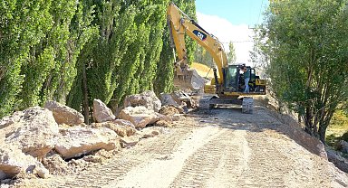 Akçaören yolunda altyapı güçlendirme çalışmaları sürüyor