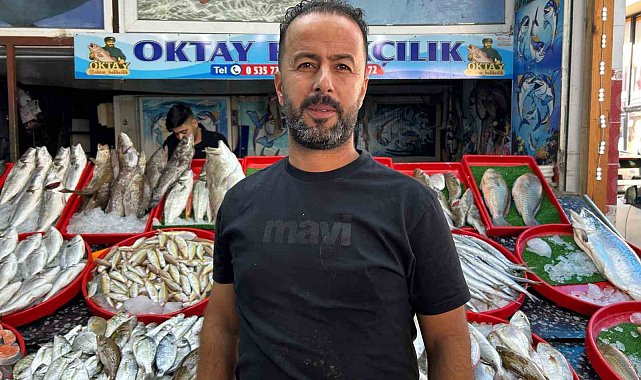 Akdeniz'de teknenin çapa halatına dolanan devasa büyüklükteki köpekbalığı balıkçılara korku dolu anlar yaşattı