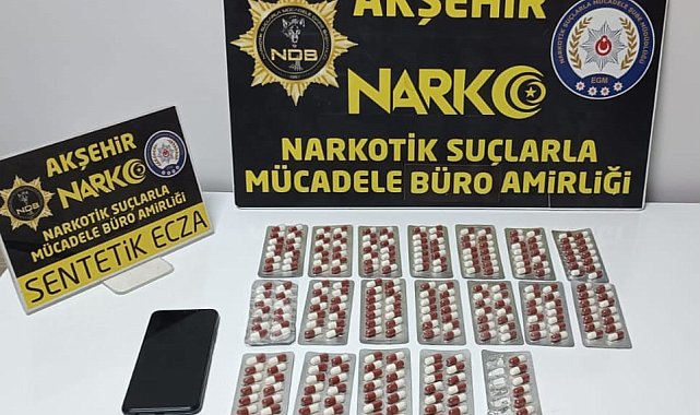 Akşehir'de sahte kimlikle yakalanan şahıstan uyuşturucu hap çıktı