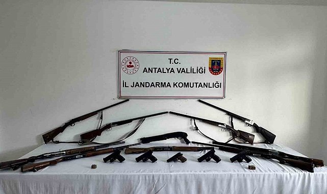Alanya'da 15 ruhsatsız silah ele geçirildi