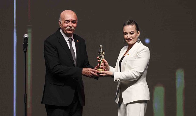 Altın Portakal'da "Onur, Emek, Başarı" ödülleri sahiplerini buldu