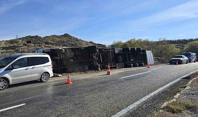 Ankara'da devrilen tırdaki 2 inek telef oldu