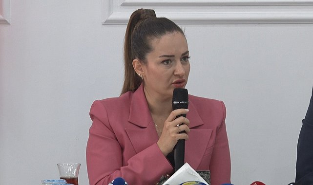 Antalya Büyükşehir Belediye Başkanvekili Özdemir: "Muhittin Başkan günden güne kilo veriyor, bağışıklığı düşüyor"