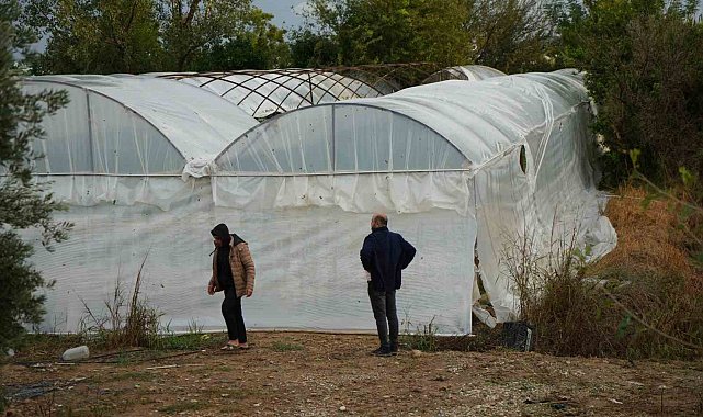 Antalya'da sağanak seraları da vurdu