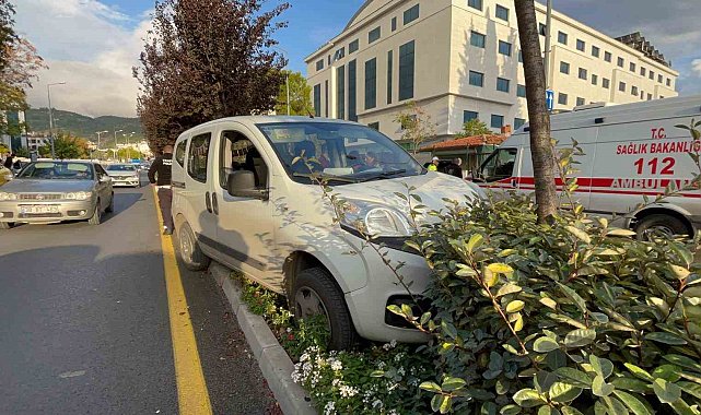 Araç refüje çıktı: 1 yaralı