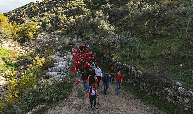 Aydın'da gençler 'Cumhuriyet' için yürüdü