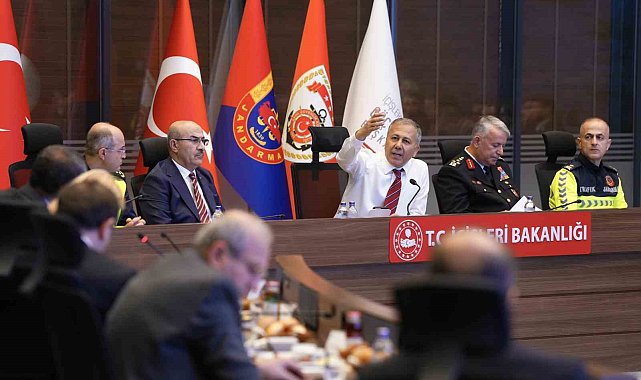 Bakan Yerlikaya: "36 maddelik trafik kanunu 1 Ocak 2026'dan itibaren yürürlüğe girecek"