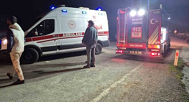 Balıkesir'de yol kenarına uçan otomobilin sürücüsü yaralandı