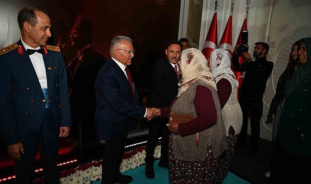 Başkan Büyükkılıç, Cumhuriyetin 102. yıl resepsiyonuna katıldı