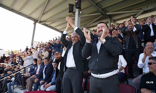 Başkan Hallaç'tan Kahta Spor02'ye destek çağrısı