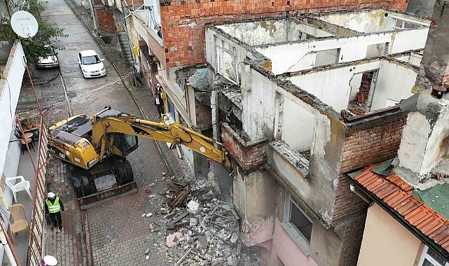 Başkan Kurnaz: "Metruk binalarla mücadelemiz sürecek"