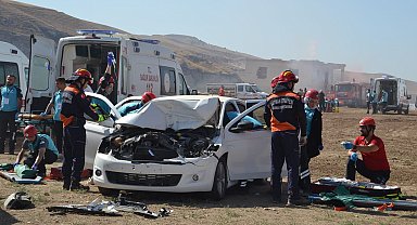 Batman'da 4 ilin katılımıyla UMKE bölgesel saha tatbikatı gerçekleştirildi