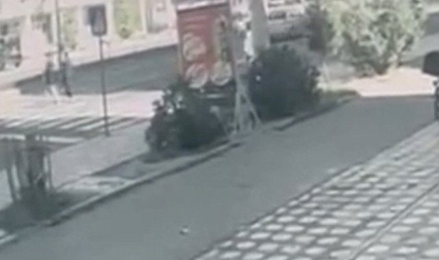 Batman'da cip yaya geçidinde iki kişiye çarptı: O anlar kamerada