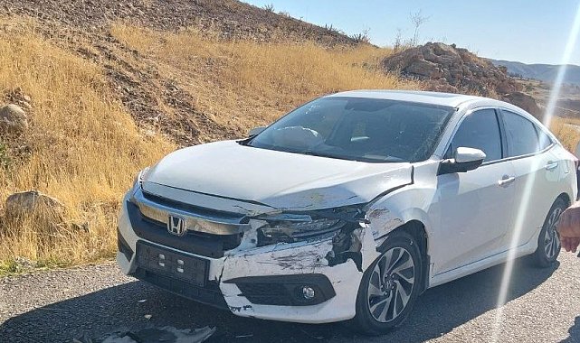 Batman'da pikap ile otomobil kafa kafaya çarpıştı