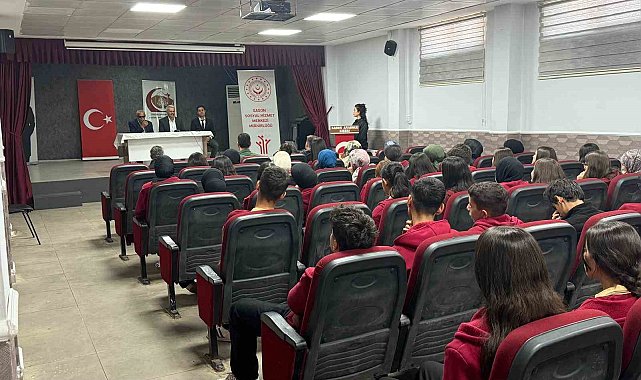Batman'da şehit aileleri ile gaziler öğrencilerle bir araya geldi