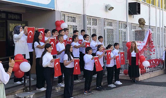 Battalgazi öğretmenlerinden Cumhuriyet Bayramı'na mini konser