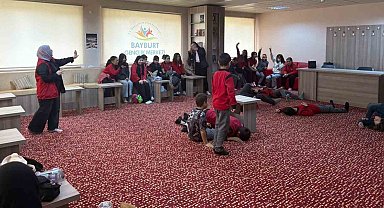 Bayburt'ta öğrenciler 'Okullar Merkezimde' projesiyle keyifli bir gün geçirdi