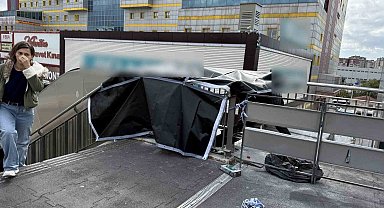 Beylikdüzü'nde metrobüs köprüsünde yürüyen merdiven yangını