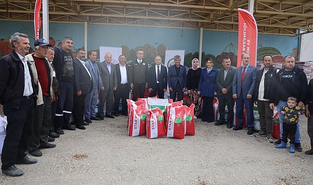 Bilecik'te çiftçilere 64 ton yem bitkisi tohumu dağıtıldı