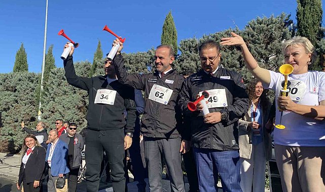 Binlerce sporcu Sancaktepe'de Cumhuriyet için koştu