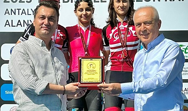 Bisikletin altın kızı Buse sezonu zirvede tamamladı