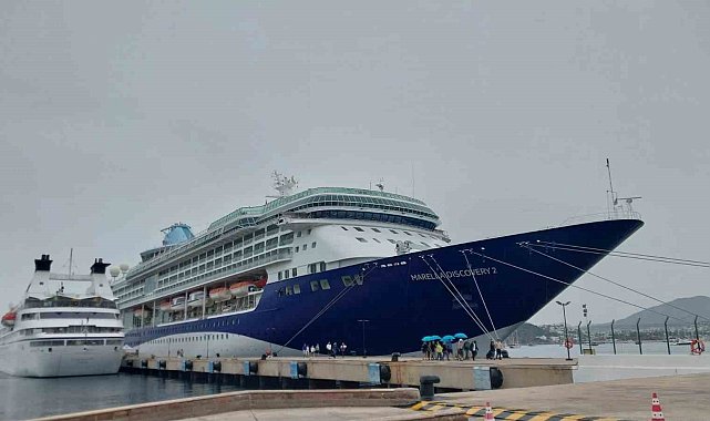 Bodrum'a 2 gemi ile 2 bin 64 yolcu geldi