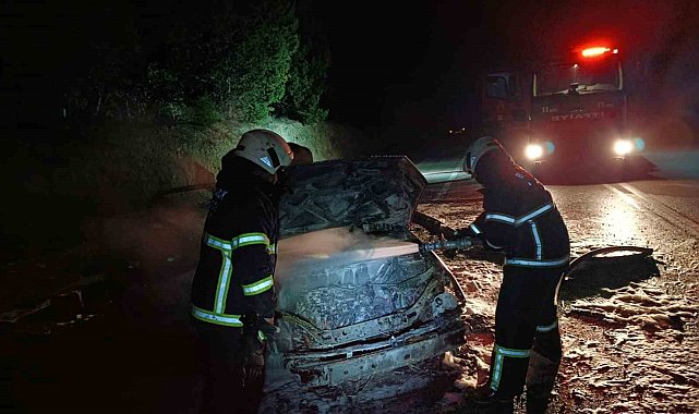 Burdur'da seyir halindeyken yanan otomobil kullanılmaz hale geldi