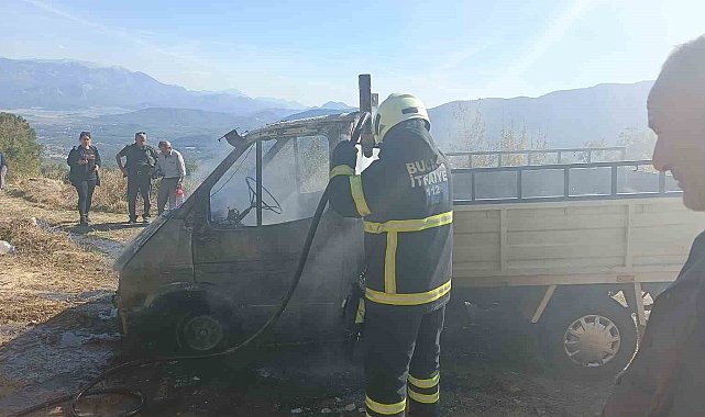 Burdur'da yanan kamyonet kullanılmaz hale geldi