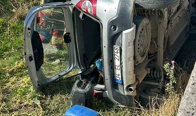 Burhaniye'de otomobil köprüden dereye devrildi