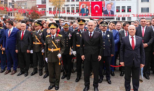 Bursa Valisi Ayyıldız: "Cumhuriyetin 102. kuruluş yıl dönümünü coşku ve gururla yaşıyoruz"