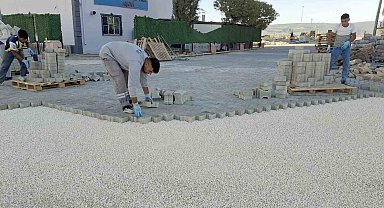 Büyükşehir Belediyesi, Araban'da kilitli parke taşı döşeme çalışmalarına başladı