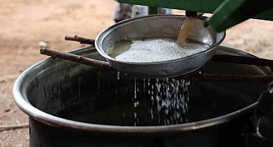 Büyükşehirden üreticiye üzüm sıkma makinesi desteği