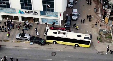 Çekmeköy'de otobüs durağa daldı: 1 ölü, 4 yaralı