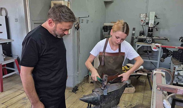 Çırak bulamayan UNESCO'lu usta sanatını kızına öğretiyor