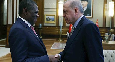 Cumhurbaşkanı Erdoğan, Cumhurbaşkanlığı Külliyesinde Güney Afrika Cumhuriyeti Cumhurbaşkanı Yardımcısı Paul Mashatile'yi kabul etti.