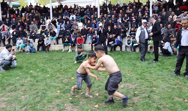 Cumhuriyet ile yaşıt karakucak güreşleri