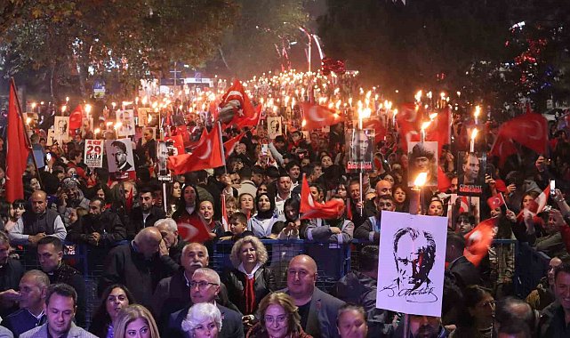 Cumhuriyetin 102'nci yılı Ataşehir'de coşkuyla kutlandı