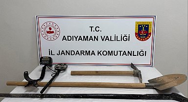 Define arayan şahıslar jandarmaya yakalandı