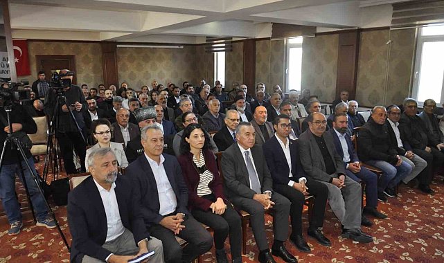 DEM Parti Genel Başkanı Bakırhan: "PKK'nın kendisini feshetmesi, en son da artık Türkiye sınırları dışına çıkarak, Türkiye devletine silah çevirmeyeceğini belirtmesi tarihi bir önemdedir"