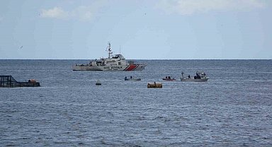 Denizde teknesi terk edilmiş halde bulunan balıkçı için arama çalışması başlatıldı