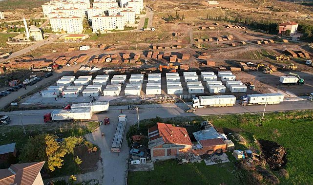 Depremin yaralarını sarmaya çalışan Sındırgı'ya konteyner kent