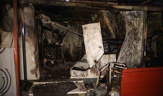 Depremzede ailenin yaşadığı konteyner alevlere teslim oldu: Anne ve 2 evladı dumandan etkilendi