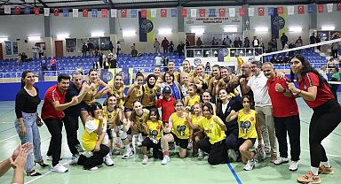 Didim Belediyespor Kadın Voleybol Takımı galibiyetle moral buldu