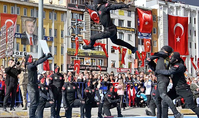 Dövüş sanatlarındaki hünerlerini sergileyen jandarma komandolar nefes kesti