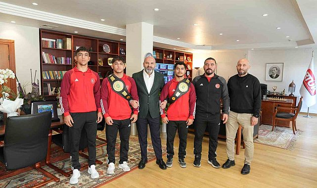 Dünya şampiyonu güreşçilerden RTÜK'e ziyaret
