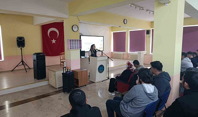 Edremit MYO öğrencilerine Narkorehber eğitimi verildi