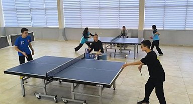 Edremit'te 29 Ekim Cumhuriyet Bayramı masa tenisi turnuvası düzenlendi