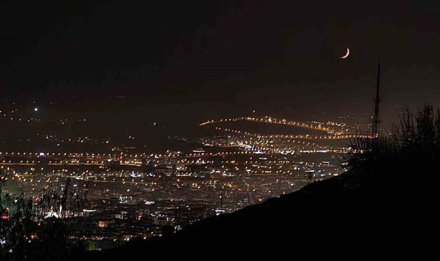 Elazığ'da hilal ay hayran bıraktı