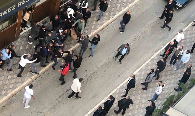 Elazığ'da iki grup arasında kavga: Masa ve sandalyeler havada uçuştu