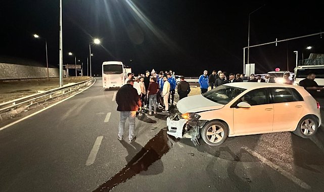 Elazığspor oyuncularını taşıyan otobüs ile otomobil çarpıştı: 1 kişi yaralandı